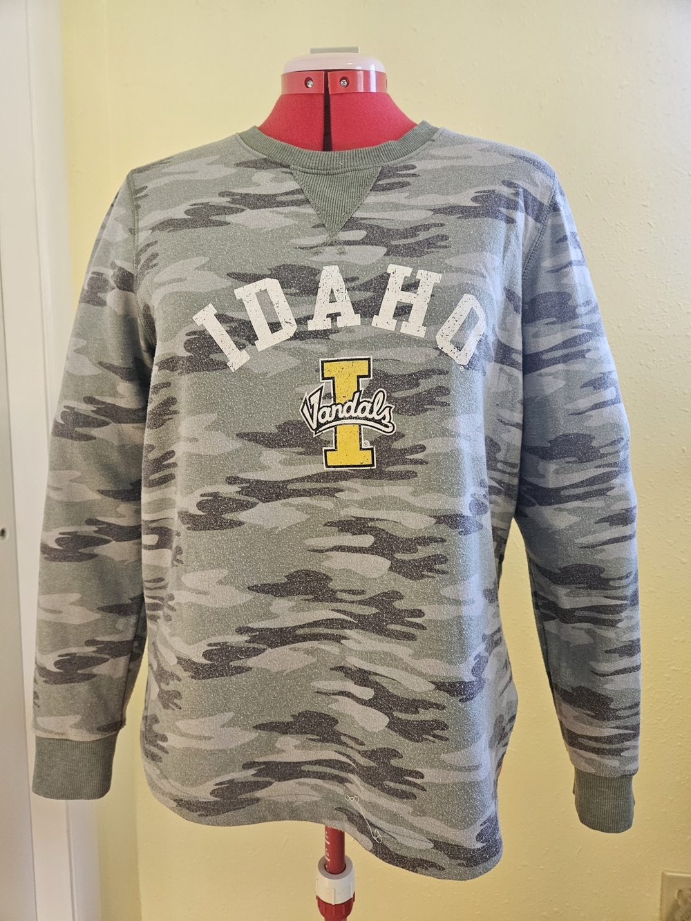 University Of Idaho Vandals Camo Crewneck Sweatshirt - Gray & Olive